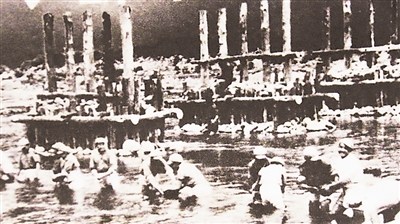 志愿军弹雨中作业两天两夜鸭绿江上架起“隐形桥”