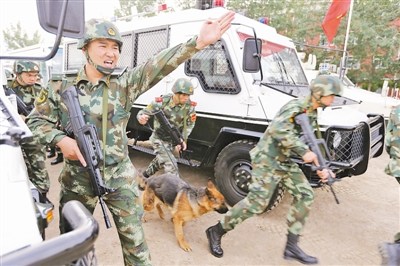 武警天津市总队第六支队进行抓捕暴恐分子演练