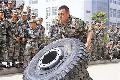 ���Ͼ���ĳ�žٰ���������˶���ḻ��������