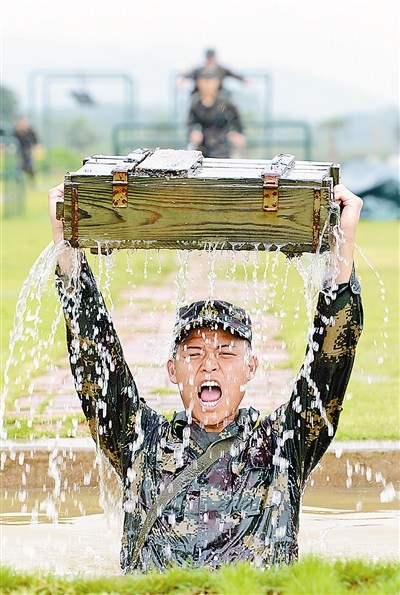 �ڶ��ڱ�ĳ����֯�ٱ�����ս����־ѵ����ͼ��