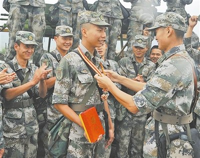 第13集团军某旅训练表彰奖励工作紧跟任务进程