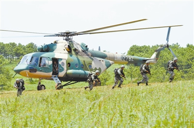 ��14���ž�ĳ������½�����ӽ��л�����սѵ��