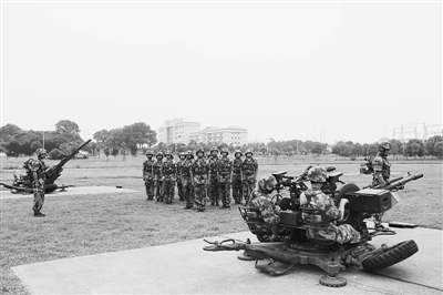 ����ĳԤ���۸���ʦ�ٱ�ð�������ʵս��ѵ��