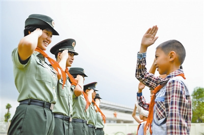 ����ĳ��һ���ٱ���פ��Сѧƶ��ѧ���������