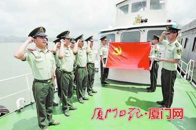 �����б߷���ͧ��ӹٱ���ս��ʿ�¾���ͼ��