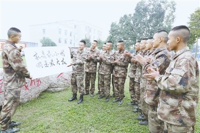 ��ž�ս������ʧ˫���ý�д�������ξ����ӣ�ͼ��