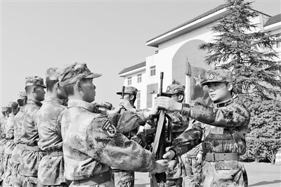 新兵家族资产10多亿训练拖后腿自己加练夺季军