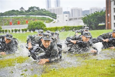 驻澳门部队5公里越野绕墙跑18圈戏称易迷糊(图)