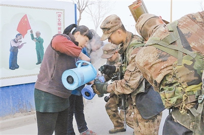 ��������������ĳ�Ŷ���ҰӪ���������Ϳ�ˮ��ͼ��