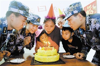 "该支队政委贺跃华介绍说,机关如今实时掌握护航官兵家庭情况,尤其是