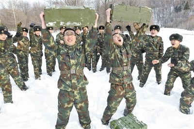 ����ĳ��ѩ��������ս�����ٱ���ƴ�ٵ�ҩ�䣨ͼ��