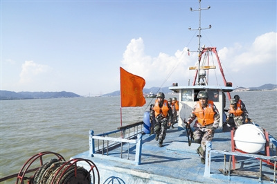 �㶫���ź�������ֶ���������ǹ���ϼװ壨ͼ��