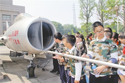 ����Сѧ�������Σ��ιۼ�6ս��62̹����Ǳͧ��ͼ��