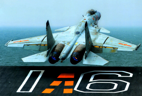 海军副司令带队攻克歼15着舰难西方预言需七八年