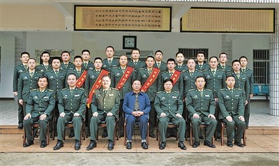 三沙警备区ps全家福:退伍老兵2年只见过司令员1次