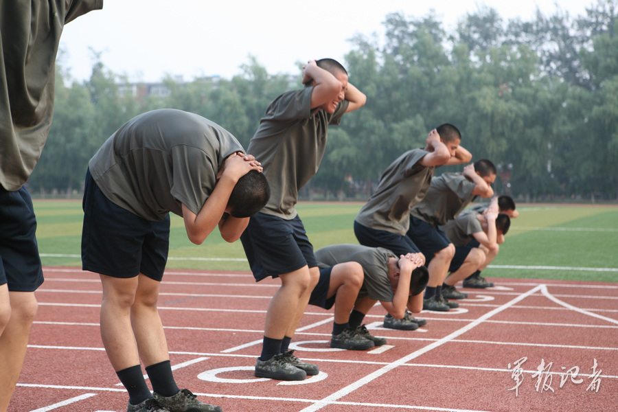 中国军校新学员军政基础强化训练体能训练