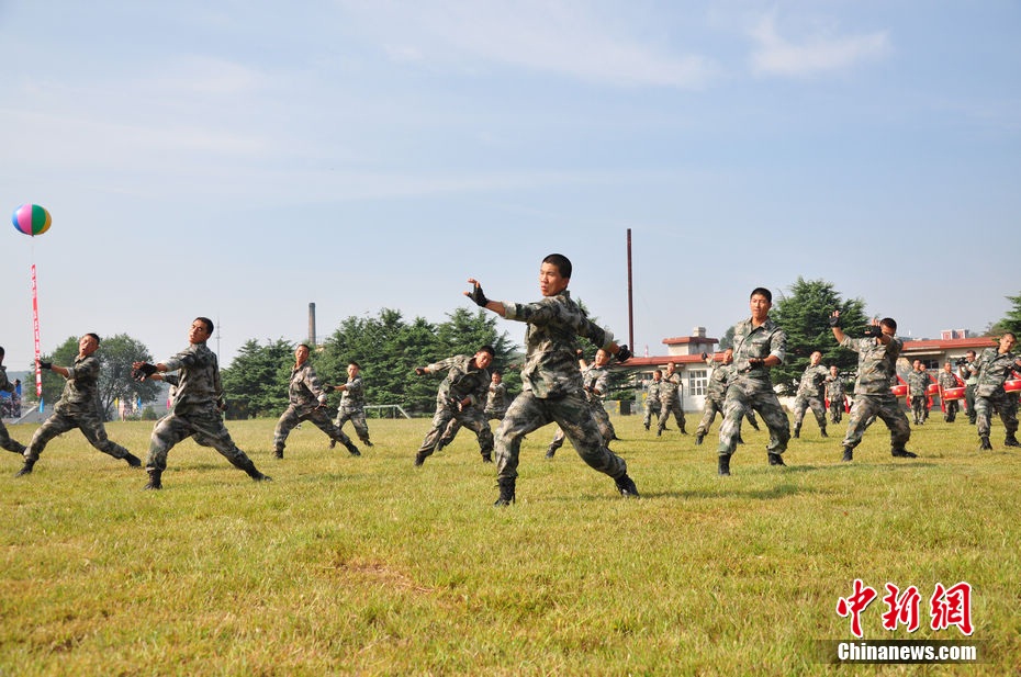 东北边防行走进先遣渡江英雄连