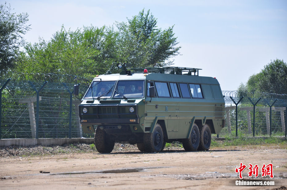 直击辽宁省军区某边防团官兵边境巡逻