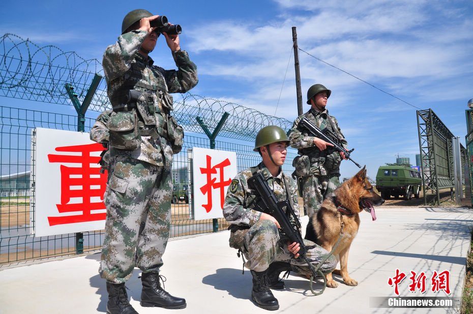 直击辽宁省军区某边防团官兵边境巡逻