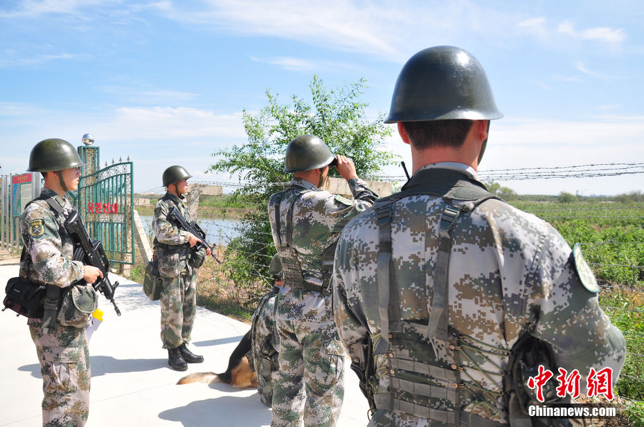 直击辽宁省军区某边防团官兵边境巡逻