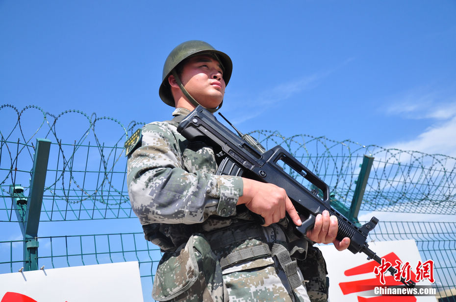 直击辽宁省军区某边防团官兵边境巡逻