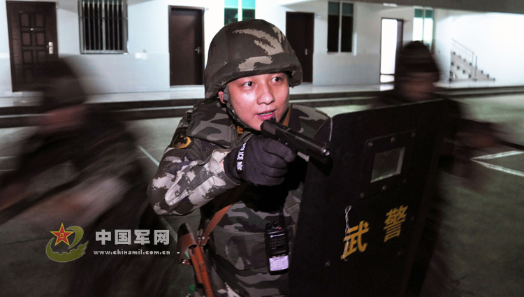 四川武警总队军事业务尖兵峨眉山比武"论剑"