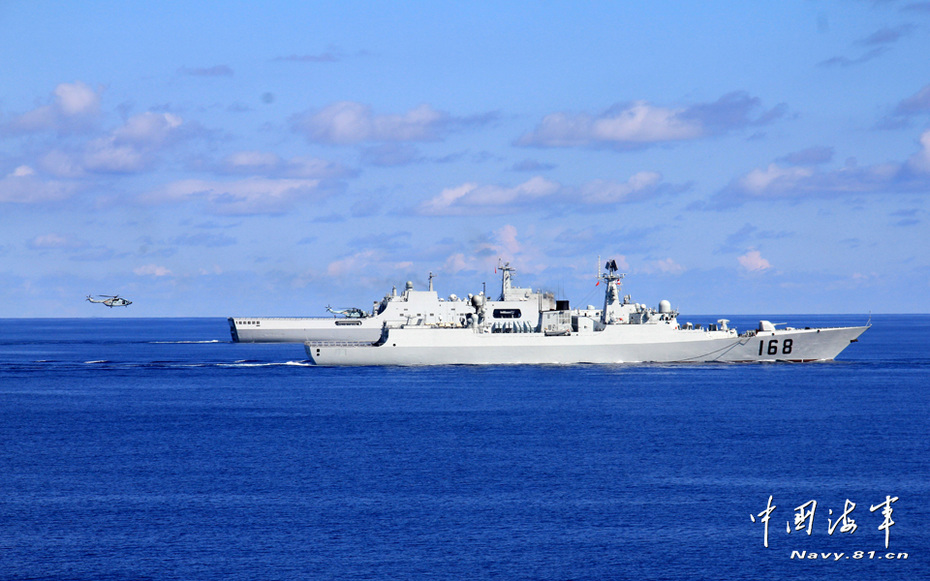 威武之师中国海军主战舰艇巡弋在大洋上