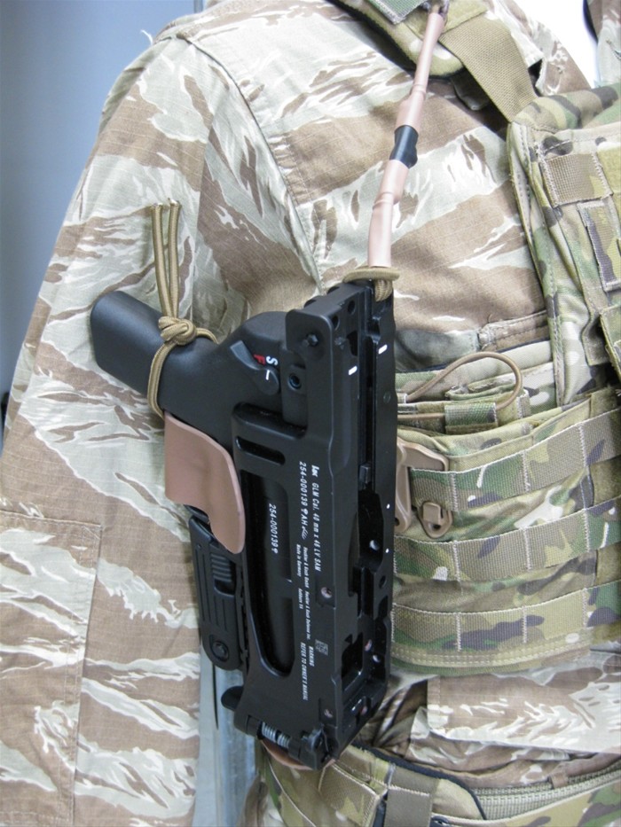 美国陆军开始装备手持式榴弹发射器