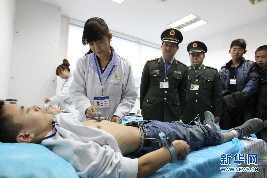 南京三对双胞胎同时报名参军 实拍征兵体检