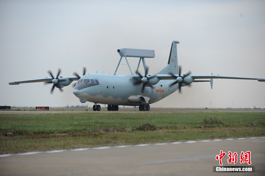 空警200型预警机抵达珠海航展现场