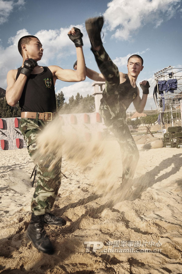 本色出演!云南武警打造纪实片《士兵突击》