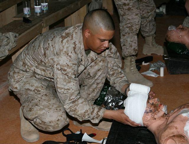 美军救援演练现场非常"血腥"