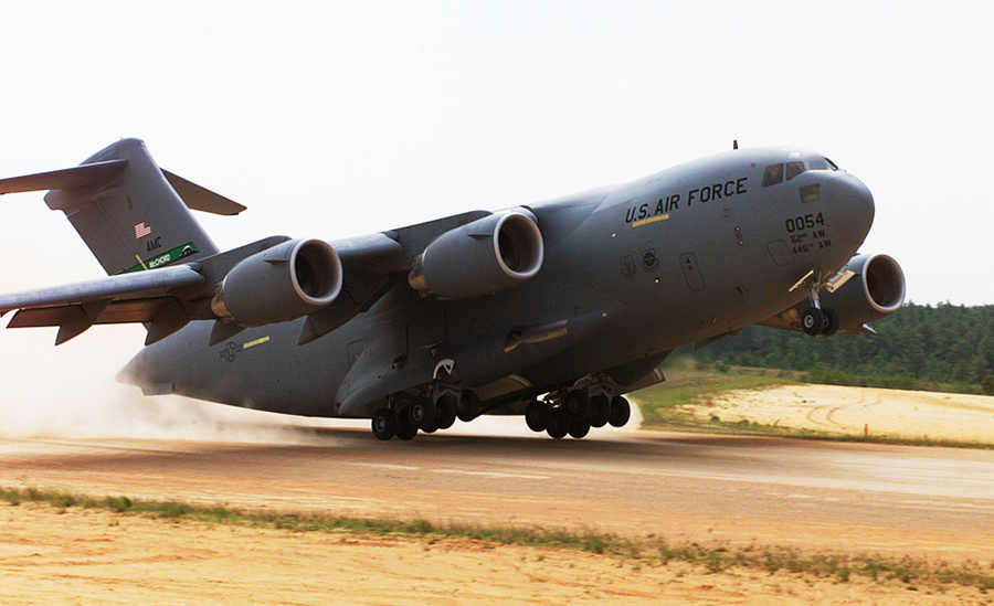 了米亚vm-t运输机,这款运输机可驮运巨大的暴风雪号航天飞机燃料箱