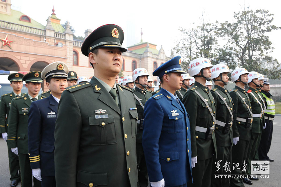 南京出动警备纠察队严抓严打军车耍特权