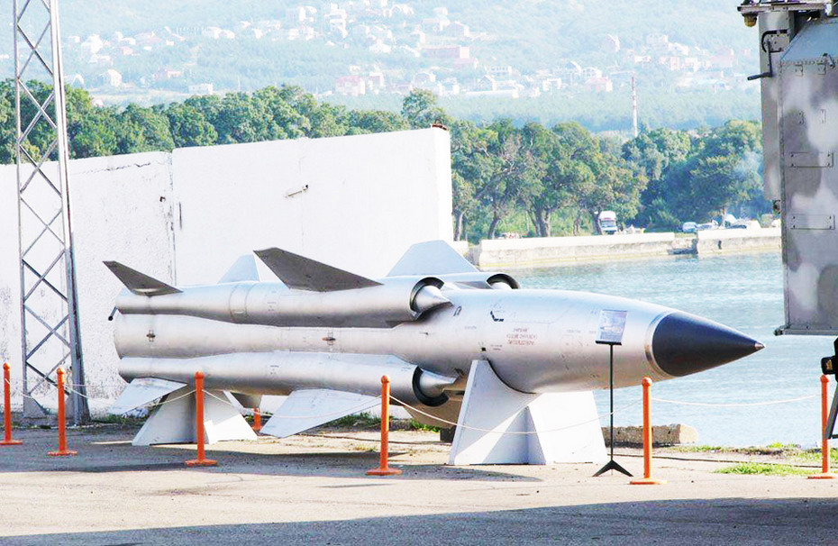 中国鹰击12在世界超音速反舰导弹排行第一