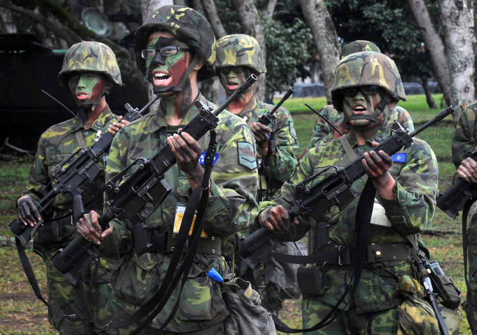 台湾三军展开巡弋战操演练 模拟东海拦截敌机 (6/8)