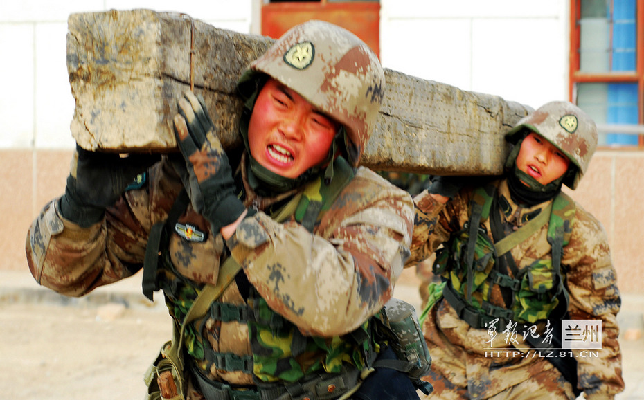 "狼性"训练:解放军砺练新兵参照特种兵