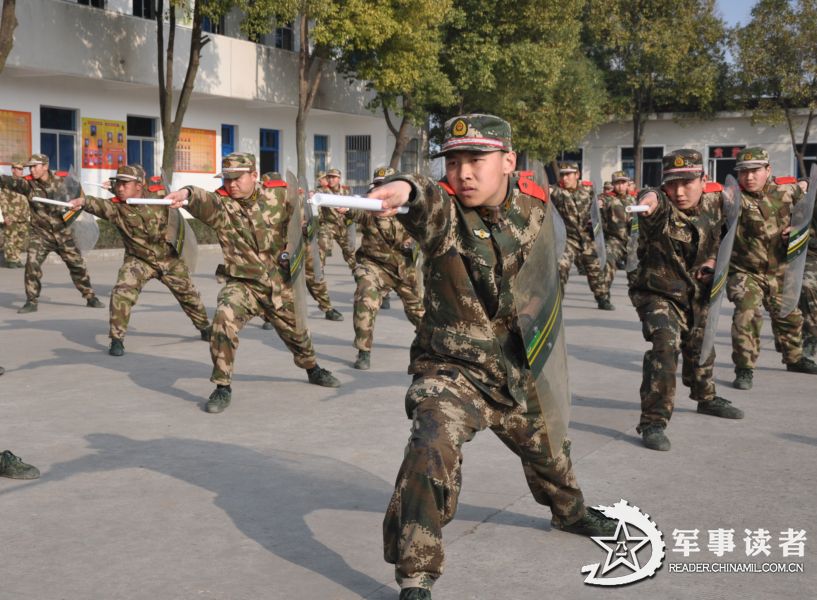 解放军武警无"节后综合症" 练兵精神抖擞 (8/12)
