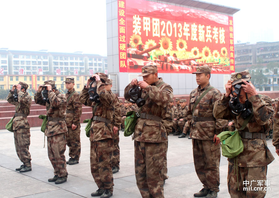 直击中国某装甲团新兵"结业"训练
