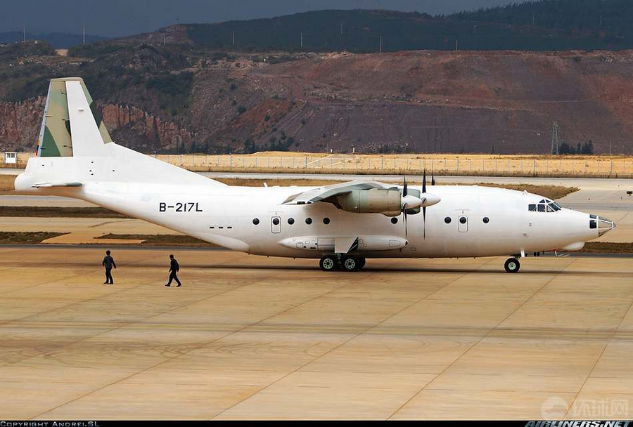 浑身长刺运8高新机表面布满各种天线