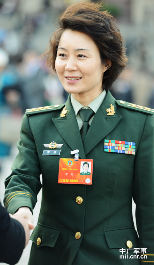 全国政协委员,武警警官学院培训部副部长雷敏面对媒体很谦虚:"我是一