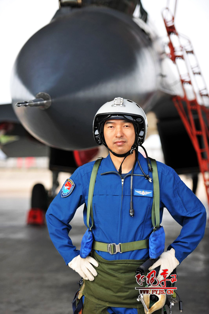 如何成为一名优秀的中国空军战斗机飞行员?