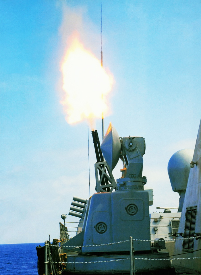 中国航母近防炮射击测试曝光 射速每分一万发