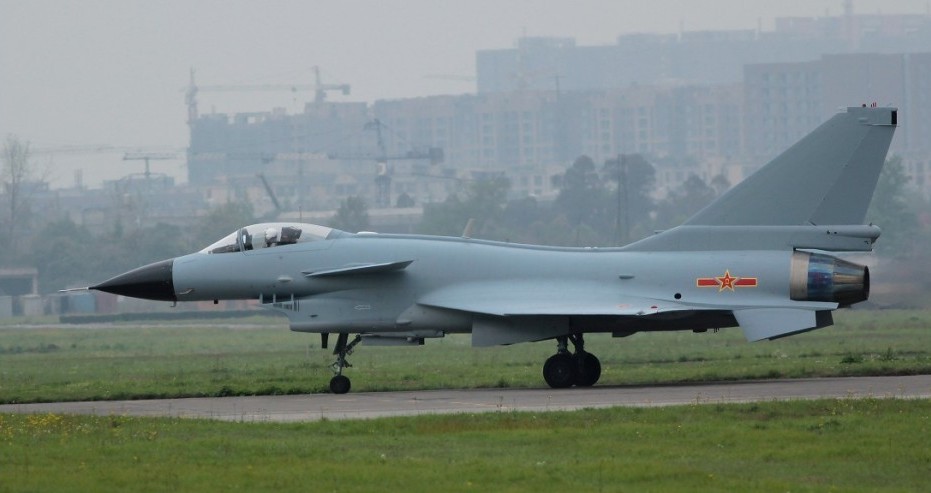 传国产"最美"歼-10a战机已停产