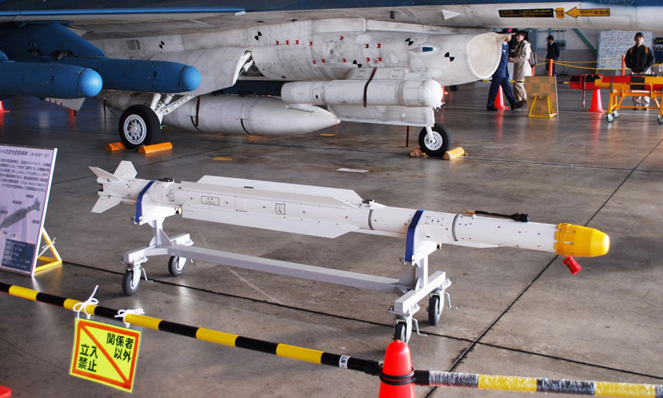 性能强悍歼20御用霹雳10格斗导弹首次露面