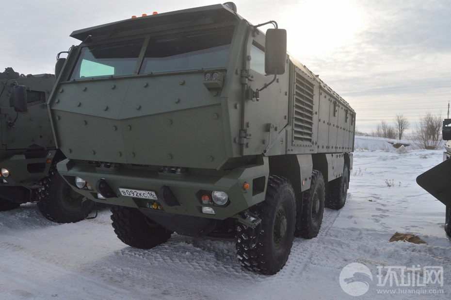 以下是俄罗斯卡玛斯(kamaz)汽车公司研制的"台风"新一代装甲运兵车在