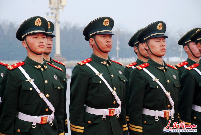 探访中国礼炮部队:礼炮兵相貌英俊动作潇洒
