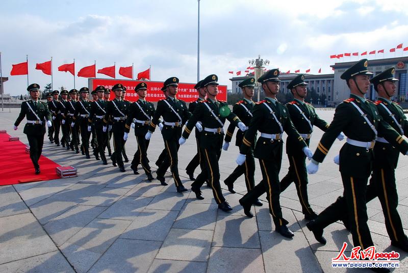 探访中国礼炮部队:礼炮兵相貌英俊动作潇洒