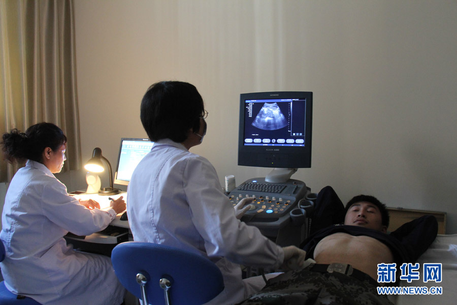 中国空军北京站招飞工作展开 全裸体检严把关