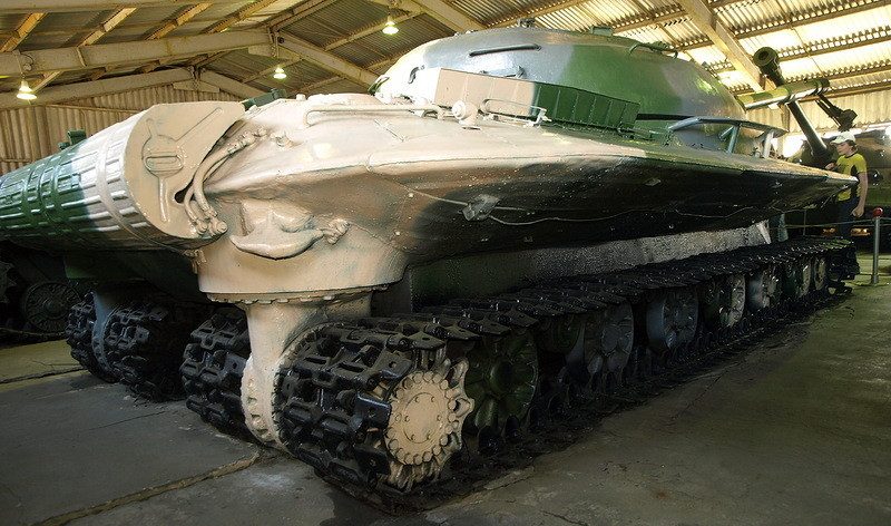 前苏联4履带核战坦克真身亮相 网友戏称铁王八